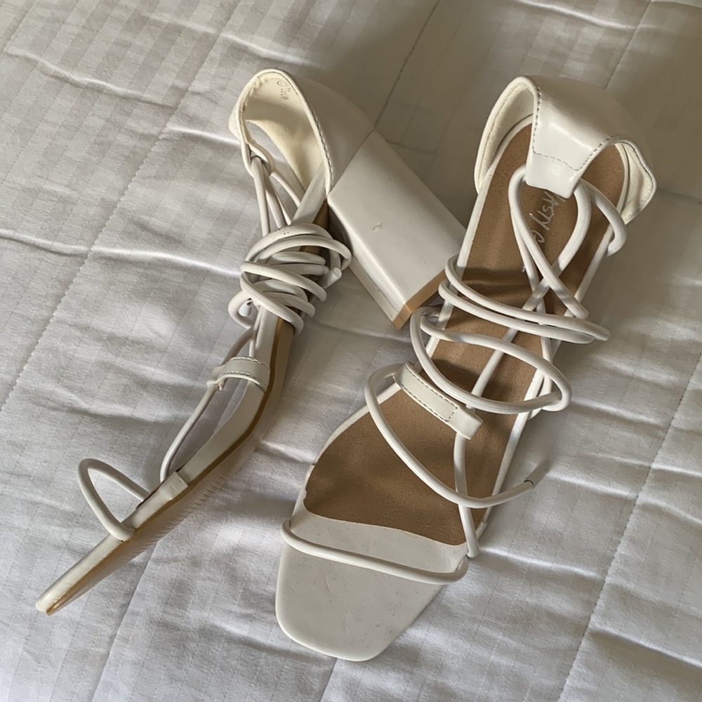 LACE UP HEELS